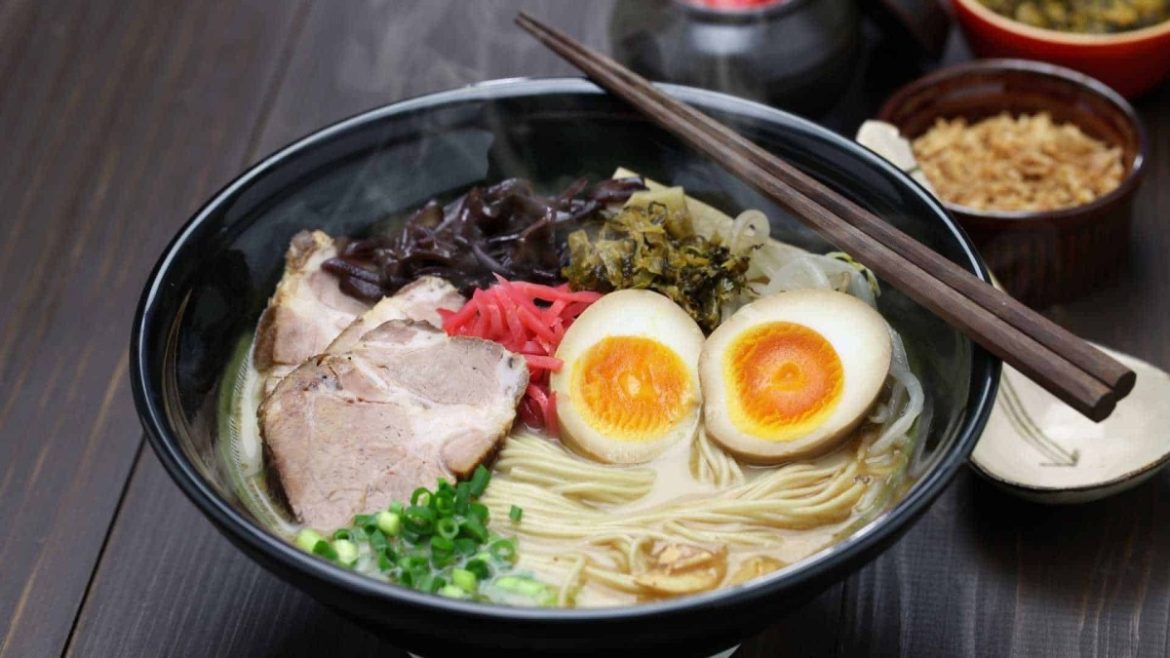 Chutný život Best-Tokyo-Late-Night-Ramen-6-in-Roppongi-and-Shinjuku-1170x658 Jak připravit dokonalý ramen doma: tajemství výživného vývaru a jemného nudlí Polévka  