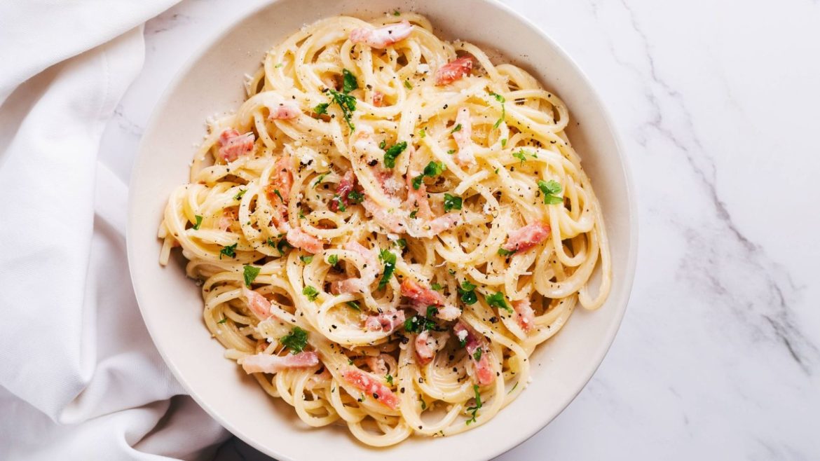 Chutný život SBDdtXifegnoAPUohPBt3h-1920-80-1170x658 Špagety Carbonara: Lahodné recepty s masem a sýrem, které si zamilujete! Večeře  